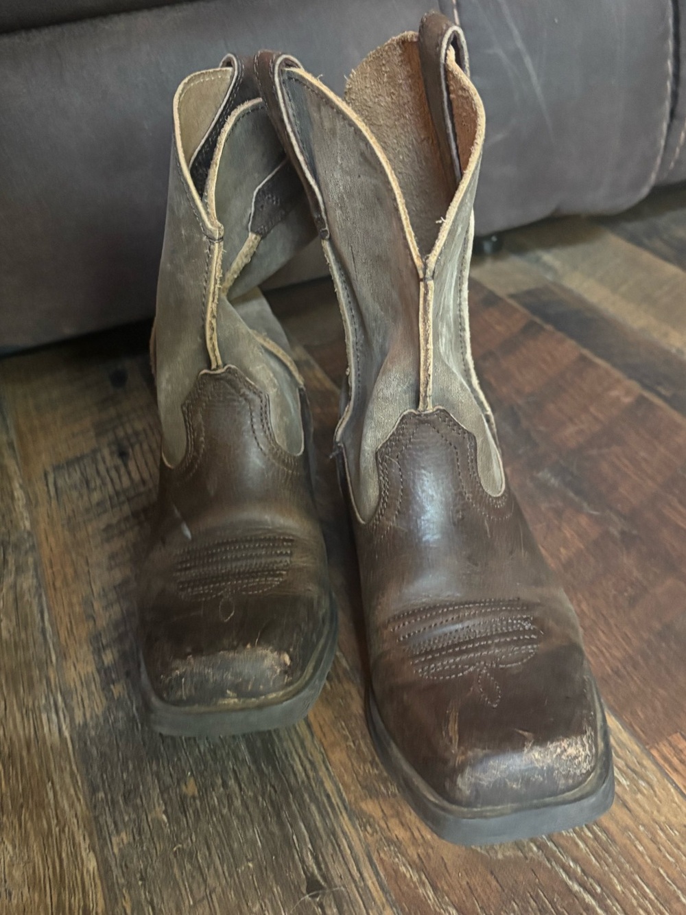 Ariat square toe leather pull on boots boy size 1